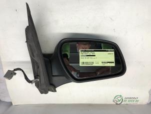 Used Wing mirror, right Ford Focus 2 1.6 16V Price € 50,00 Margin scheme offered by Autobedrijf de Heer B.V.