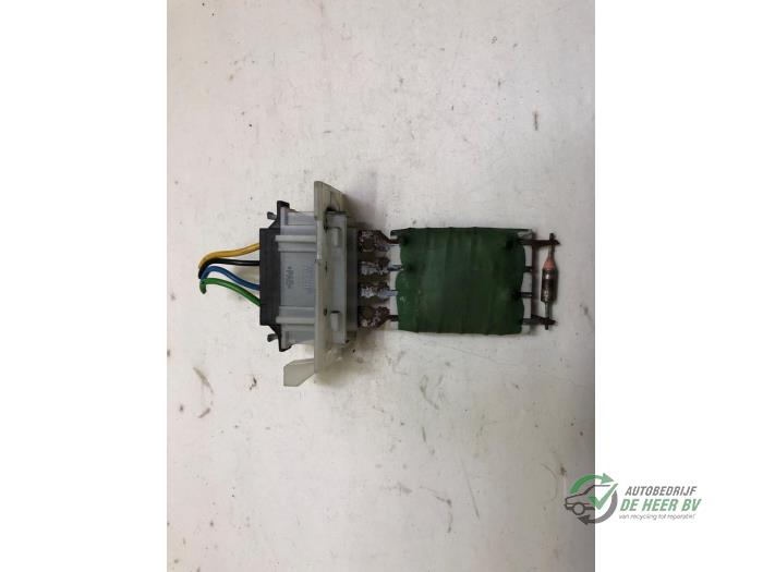 Heater resistor from a Opel Corsa C (F08/68)  2001