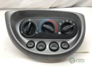 Usados Panel de control de calefacción Ford Ka I 1.3i Precio € 35,00 Norma de margen ofrecido por Autobedrijf de Heer B.V.