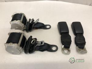 Usagé Kit ceinture de sécurité arrière Toyota Aygo (B10) 1.0 12V VVT-i Prix € 45,00 Règlement à la marge proposé par Autobedrijf de Heer B.V.