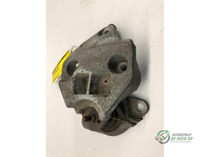Used Engine mount Renault Clio II Societe (SB) 1.5 dCi 68 Price € 30,00 Margin scheme offered by Autobedrijf de Heer B.V.