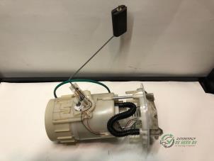 Usados Bomba eléctrica de combustible Renault Scénic II (JM) 1.6 16V Precio € 35,00 Norma de margen ofrecido por Autobedrijf de Heer B.V.