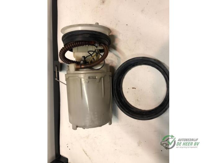 Electric fuel pump from a Volkswagen Golf 2001