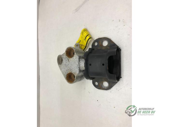 Used Engine mount Renault Clio II (BB/CB) 1.2 16V Price € 20,00 Margin scheme offered by Autobedrijf de Heer B.V.