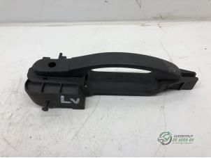 Gebrauchte Türgriff 2-türig links Ford Fiesta 5 (JD/JH) Preis € 20,00 Margenregelung angeboten von Autobedrijf de Heer B.V.