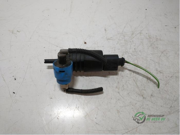 Używane Pompa spryskiwacza przód Fiat Punto II (188) 1.2 16V Cena € 10,00 Procedura marży oferowane przez Autobedrijf de Heer B.V.
