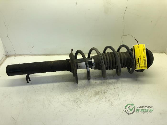 Front shock absorber rod, right from a Peugeot 107 1.0 12V 2011
