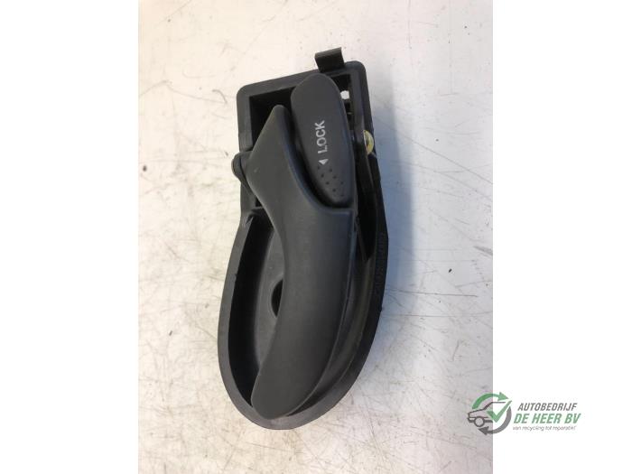 Front door handle 4-door, right from a Ford Focus 1 Wagon 1.4 16V 2003