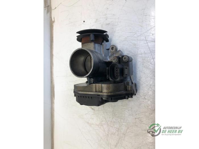 Gebrauchte Drosselklappengehäuse Volkswagen Polo III (6N2) 1.4 16V 75 Preis € 50,00 Margenregelung angeboten von Autobedrijf de Heer B.V.