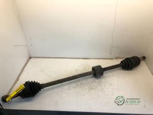 Usados Eje de transmisión derecha delante Fiat Stilo (192A/B) 1.6 16V 5-Drs. Precio € 50,00 Norma de margen ofrecido por Autobedrijf de Heer B.V.