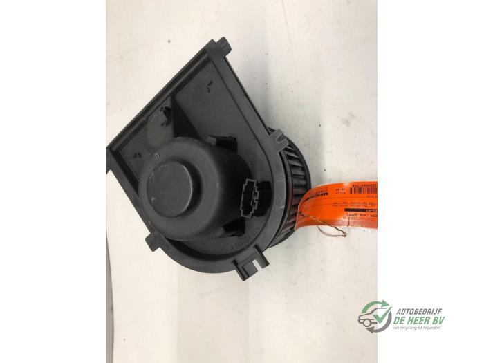 Heating and ventilation fan motor from a Seat Leon (1M1) 1.4 16V 2000