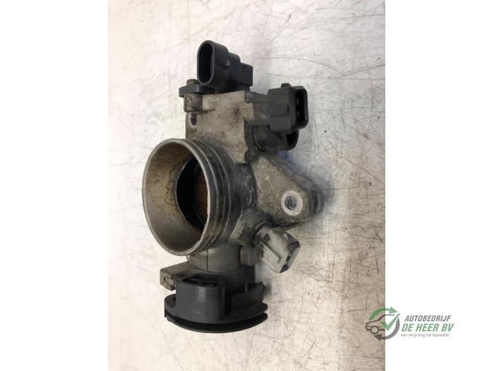 Gebrauchte Drosselklappengehäuse Peugeot 206 (2A/C/H/J/S) 1.6 XS,XT Preis € 35,00 Margenregelung angeboten von Autobedrijf de Heer B.V.