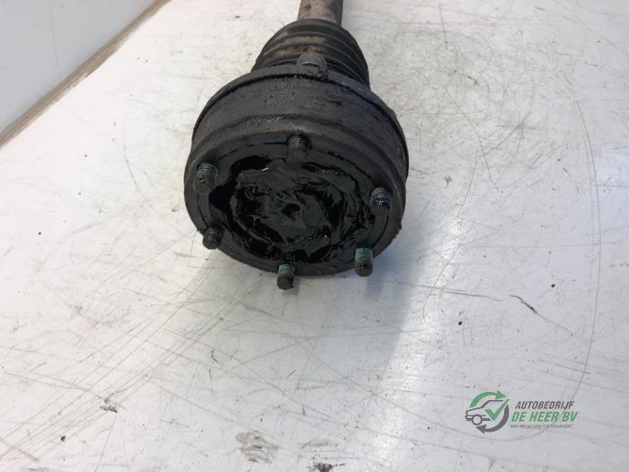 Front drive shaft, left from a Audi A3 (8L1) 1.6 1997