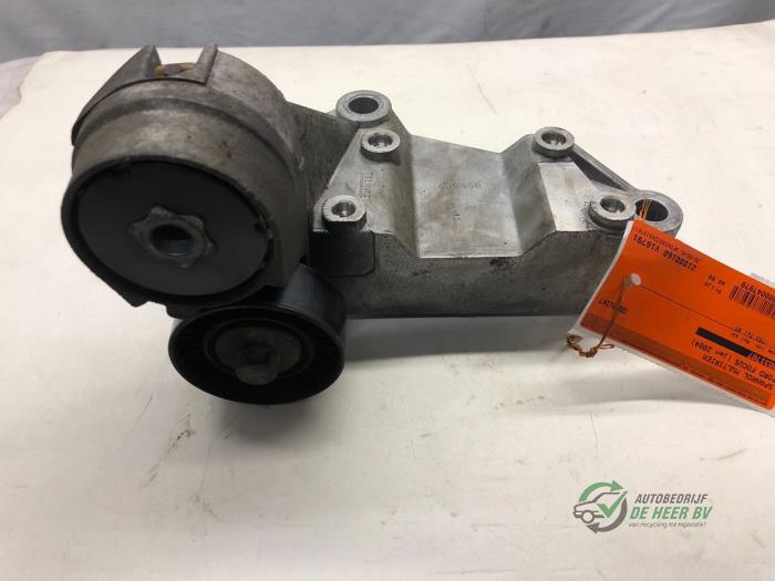 Drive belt tensioner from a Ford Focus 1 Wagon 1.8 TDCi 115 2004