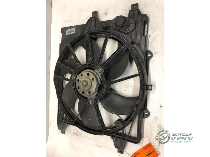 Cooling fans from a Renault Clio II (BB/CB) 1.6 16V 2004