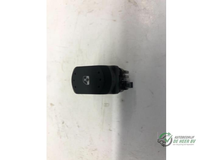 Usados Interruptor de ventanilla eléctrica Renault Laguna II Grandtour (KG) 1.8 16V Precio € 10,00 Norma de margen ofrecido por Autobedrijf de Heer B.V.