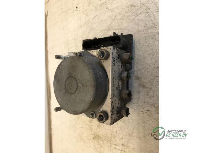 Begagnade ABS-pump Renault Clio III (BR/CR) 1.2 16V 75 Pris € 50,00 Marginaltabell erbjuds av Autobedrijf de Heer B.V.