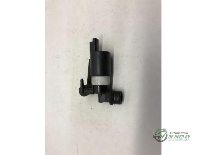 Windscreen washer pump from a Citroën C4 Picasso (UD/UE/UF) 1.6 HDiF 16V 110 2007