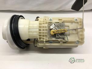Usados Bomba eléctrica de combustible Skoda Fabia (6Y5) 1.4i 16V Precio € 35,00 Norma de margen ofrecido por Autobedrijf de Heer B.V.
