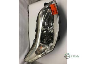 Used Headlight, right Citroen C4 Coupé (LA) 1.6 16V Price € 50,00 Margin scheme offered by Autobedrijf de Heer B.V.