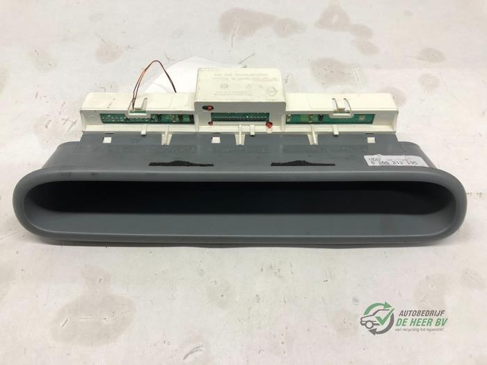 Begagnade Innerdisplay Renault Twingo (C06) 1.2 Pris € 40,00 Marginaltabell erbjuds av Autobedrijf de Heer B.V.