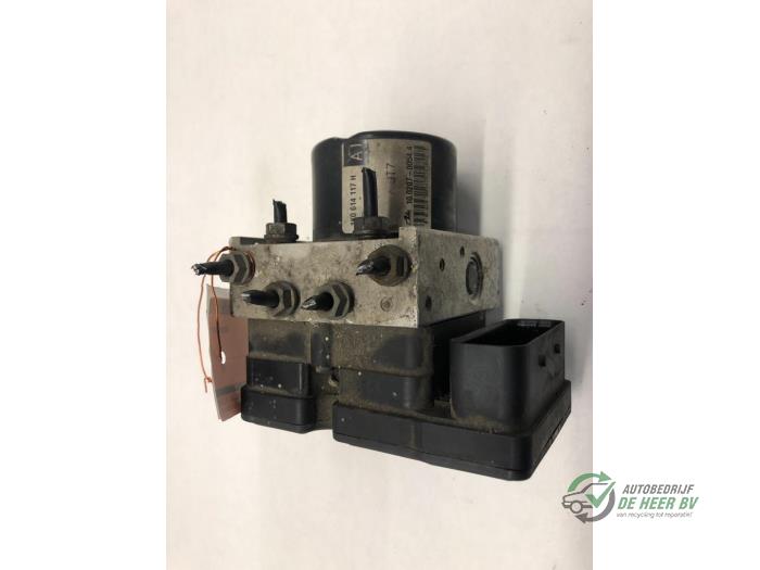 Used ABS pump Volkswagen Golf V 4Motion (1K1) Price € 75,00 Margin scheme offered by Autobedrijf de Heer B.V.