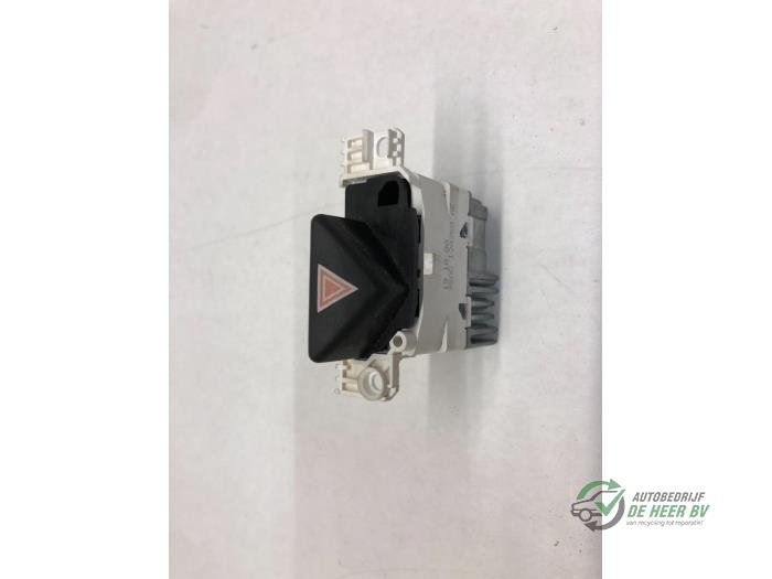 Panic lighting switch from a Ford Focus 1 Wagon 1.6 16V 2001