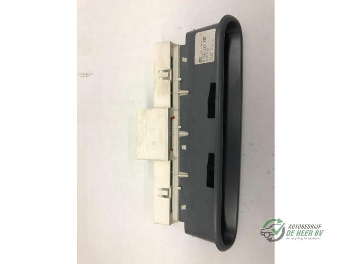 Begagnade Innerdisplay Renault Twingo (C06) 1.2 16V Quickshift Pris € 40,00 Marginaltabell erbjuds av Autobedrijf de Heer B.V.