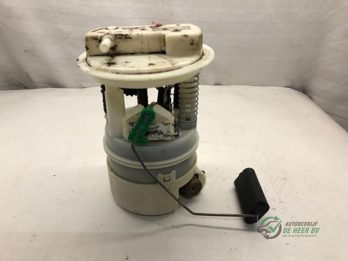 Usagé Pompe à carburant Renault Twingo (C06) 1.2 16V Quickshift Prix € 35,00 Règlement à la marge proposé par Autobedrijf de Heer B.V.