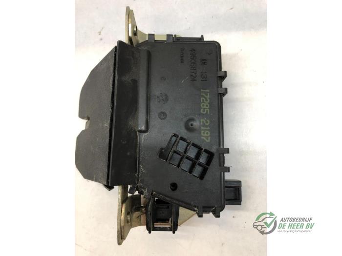 Tailgate lock mechanism from a Opel Astra H GTC (L08) 1.8 16V 2007