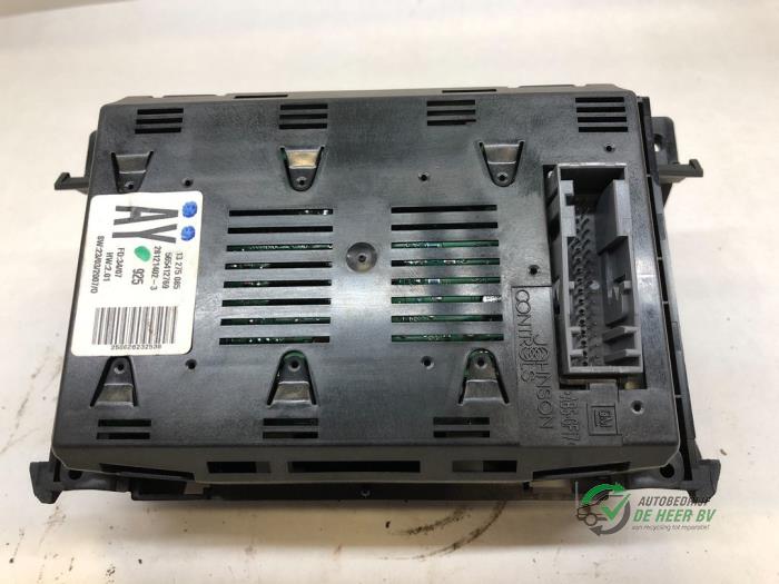 Begagnade Innerdisplay Opel Astra H GTC (L08) 1.8 16V Pris € 30,00 Marginaltabell erbjuds av Autobedrijf de Heer B.V.