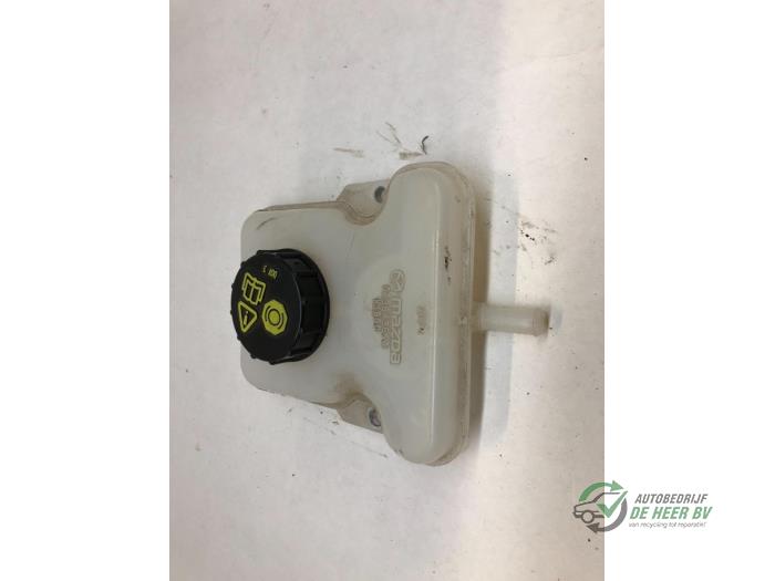 Brake fluid reservoir