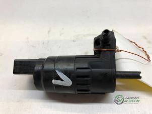 Begagnade Pump, vindrutespolare Volkswagen Polo V (6R) 1.2 TDI 12V BlueMotion Pris € 15,00 Marginaltabell erbjuds av Autobedrijf de Heer B.V.