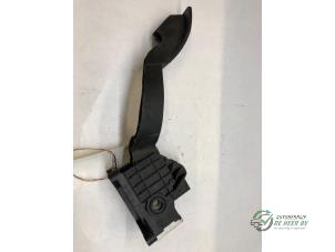 Gaspedalposition Sensor van een Opel Corsa D 1.2 ecoFLEX 2010