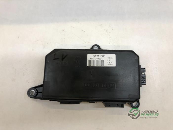 Używane Modul (rózne) Fiat Stilo MW (192C) 1.6 16V Cena € 20,00 Procedura marży oferowane przez Autobedrijf de Heer B.V.