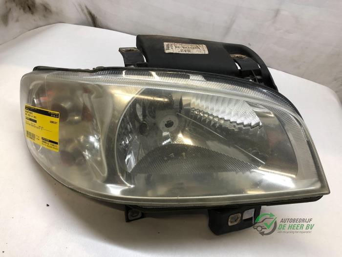 Używane Reflektor prawy Seat Ibiza II Facelift (6K1) 1.4 Cena € 35,00 Procedura marży oferowane przez Autobedrijf de Heer B.V.