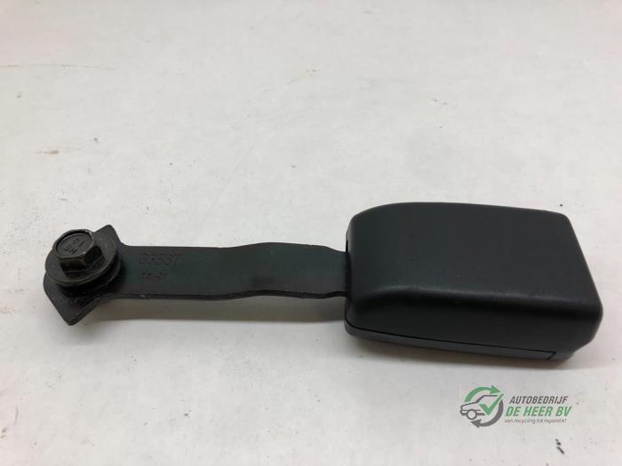 Front seatbelt buckle, right from a Mazda 6 Sportbreak (GY19/89) 1.8i 16V 2005