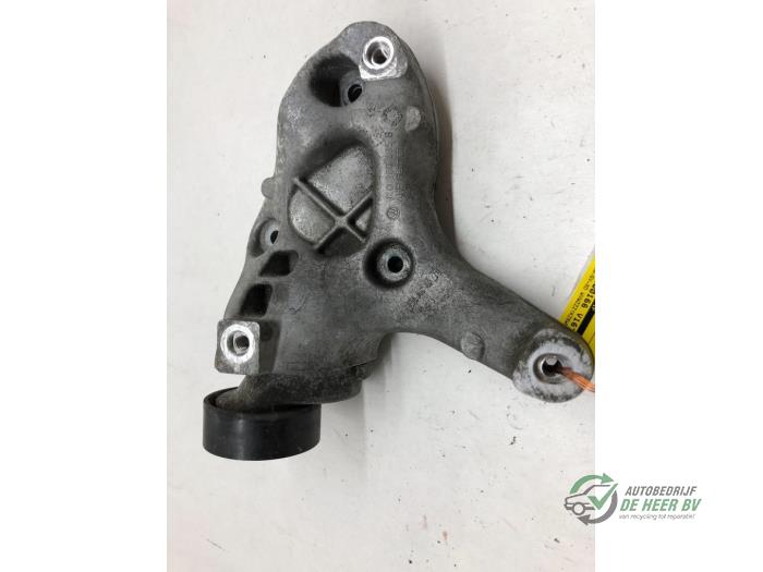 Usados Rodillo tensor correa múltiple Volkswagen Golf V (1K1) 1.6 FSI 16V Precio € 25,00 Norma de margen ofrecido por Autobedrijf de Heer B.V.
