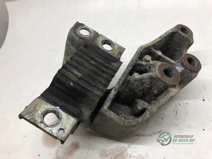 Used Engine mount Peugeot Boxer (U9) 2.2 HDi 120 Euro 4 Price € 25,00 Margin scheme offered by Autobedrijf de Heer B.V.