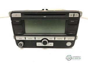 Usagé Radio/Lecteur CD Volkswagen Golf VI (5K1) 1.6 TDI 16V Prix € 75,00 Règlement à la marge proposé par Autobedrijf de Heer B.V.