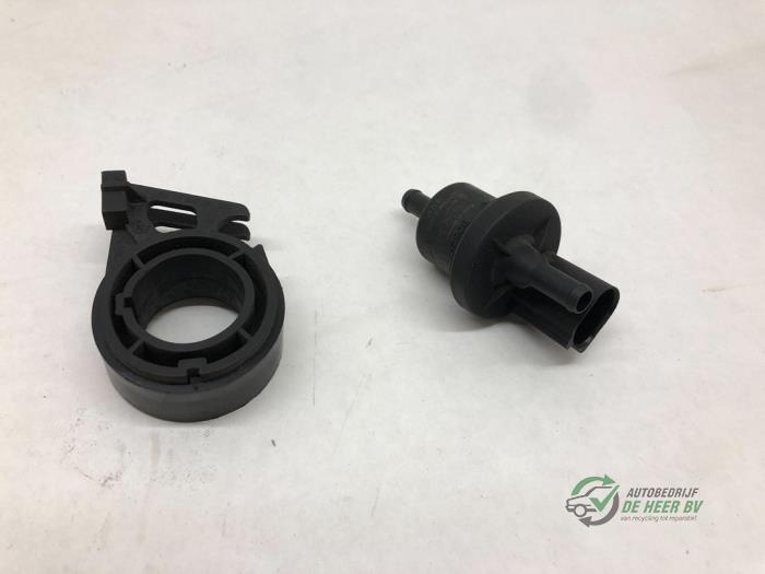 Begagnade Bränsletryckssensor Volkswagen Polo IV (9N1/2/3) 1.2 12V Pris € 20,00 Marginaltabell erbjuds av Autobedrijf de Heer B.V.