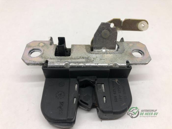 Tailgate lock mechanism Volkswagen Polo IV 6Q6827505B