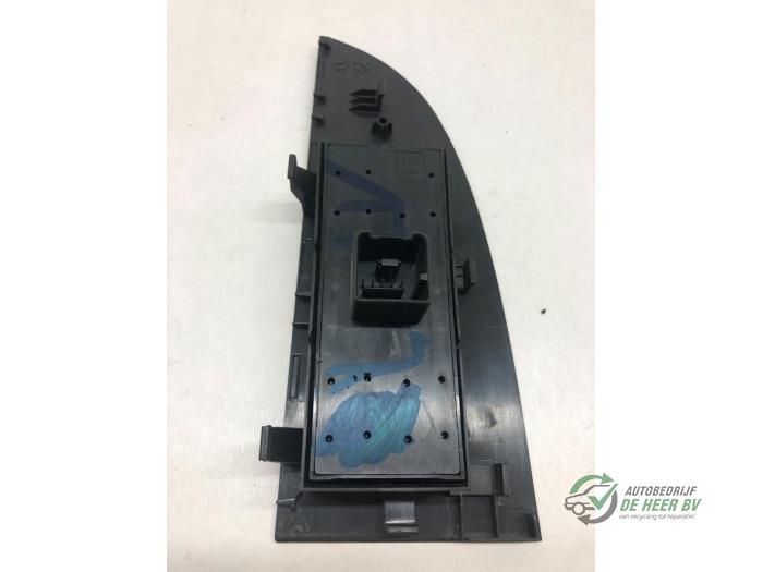 Electric window switch from a Seat Leon (1P1) 1.9 TDI 105 2006