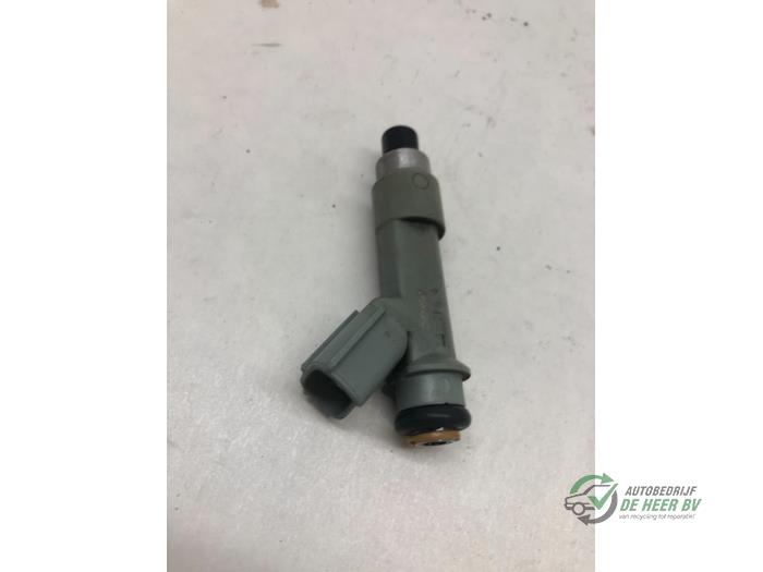 Injector (petrol injection) from a Peugeot 107 1.0 12V 2008