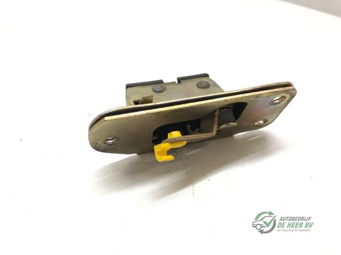 Tailgate lock mechanism from a Mitsubishi Carisma 1.6i 16V 2001