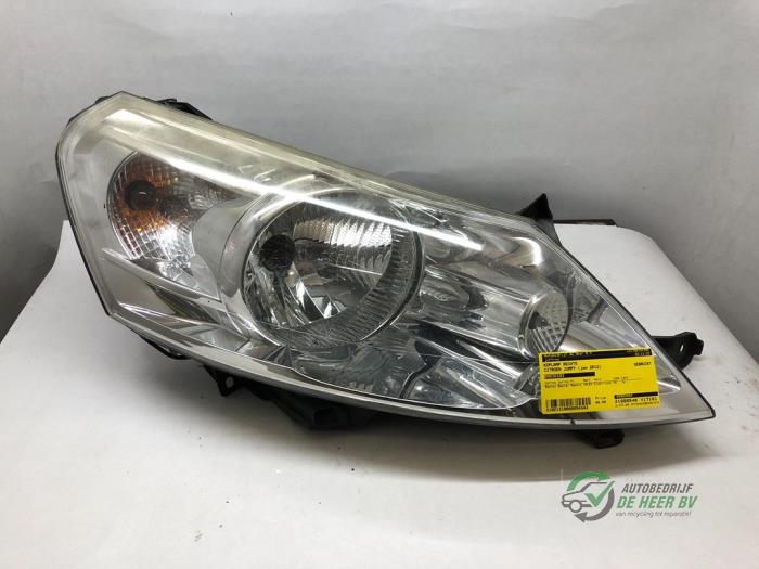 Używane Reflektor prawy Citroen Jumpy (G9) 2.0 HDiF 16V 125 Cena € 65,00 Procedura marży oferowane przez Autobedrijf de Heer B.V.