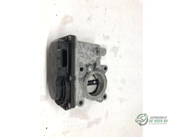 Usagé Boitier papillon Renault Clio III (BR/CR) 1.2 16V 75 Prix € 35,00 Règlement à la marge proposé par Autobedrijf de Heer B.V.