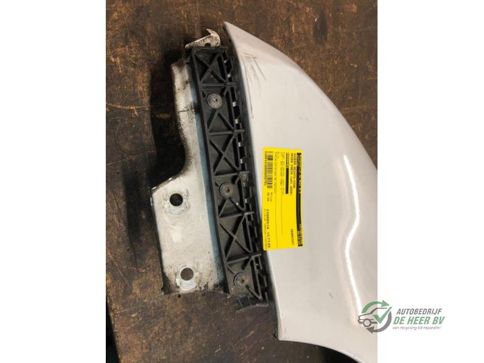 Front wing, right from a Skoda Fabia (6Y2) 1.4i 16V 2006