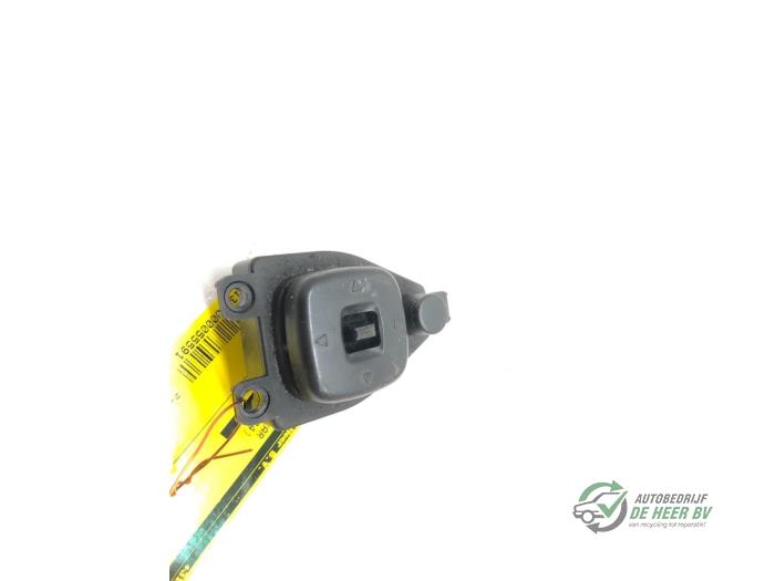 Usados Interruptor de retrovisor Mazda 2 (NB/NC/ND/NE) 1.4 16V Precio € 10,00 Norma de margen ofrecido por Autobedrijf de Heer B.V.