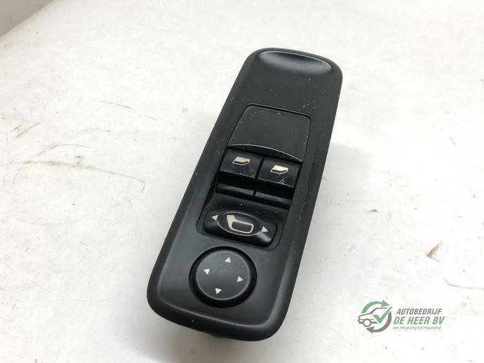 Electric window switch from a Peugeot 807 2.0 16V 2004